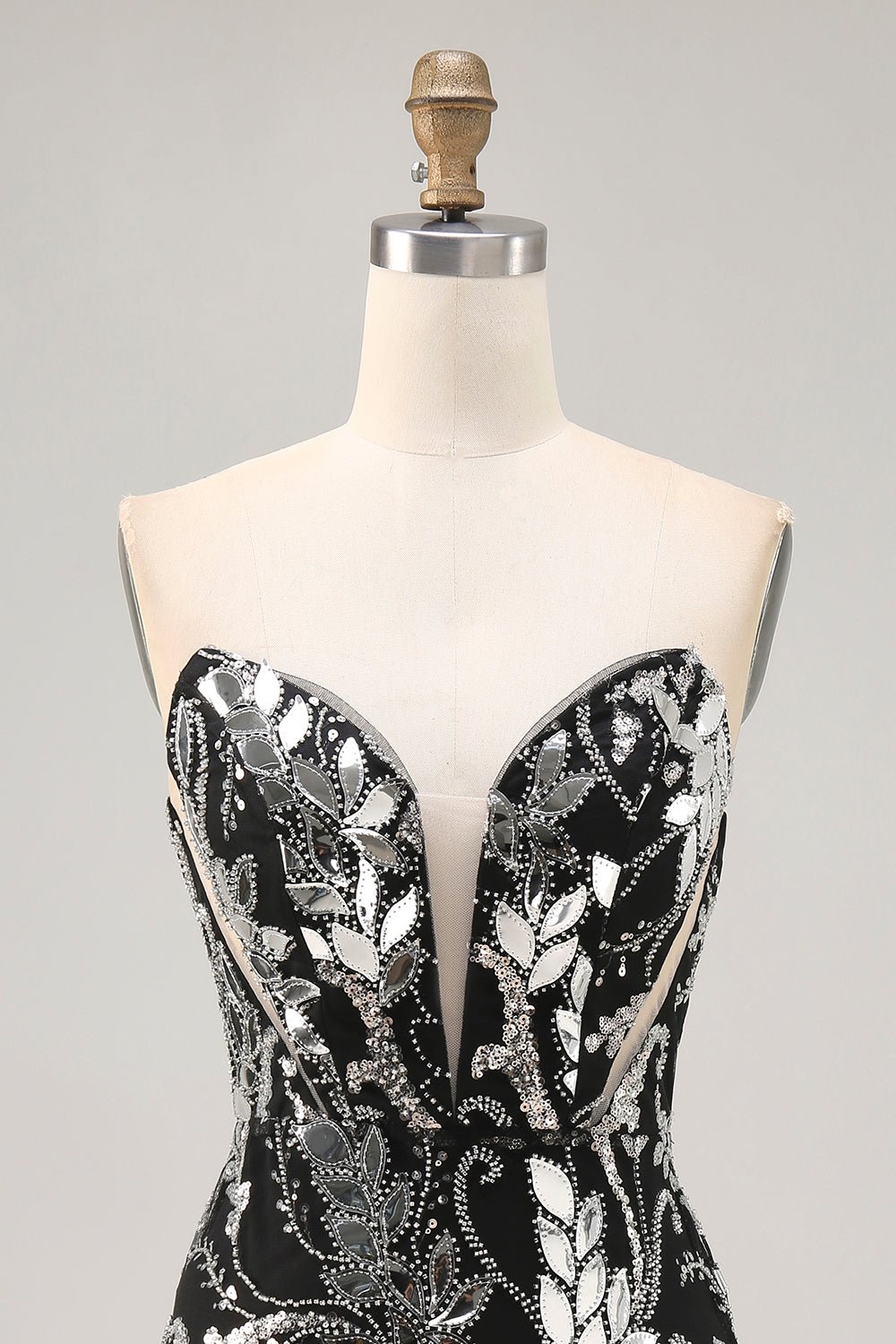 Chic Black Bodycon Sequin Strapless Homecoming Dress with Beading