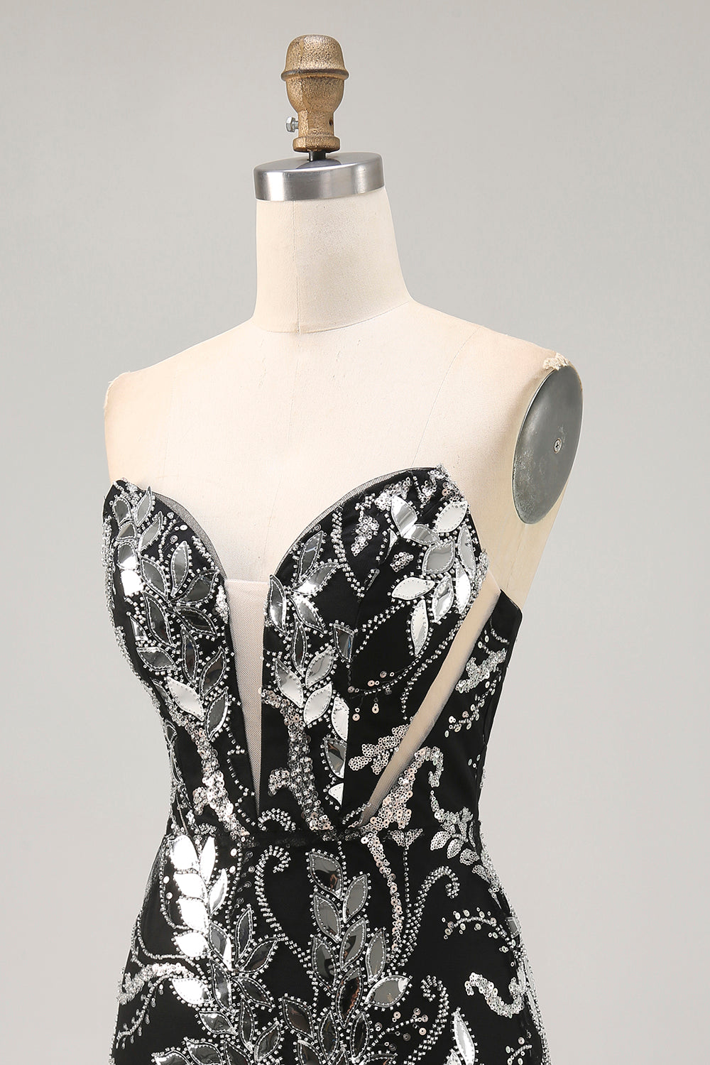 Chic Black Bodycon Sequin Strapless Homecoming Dress with Beading