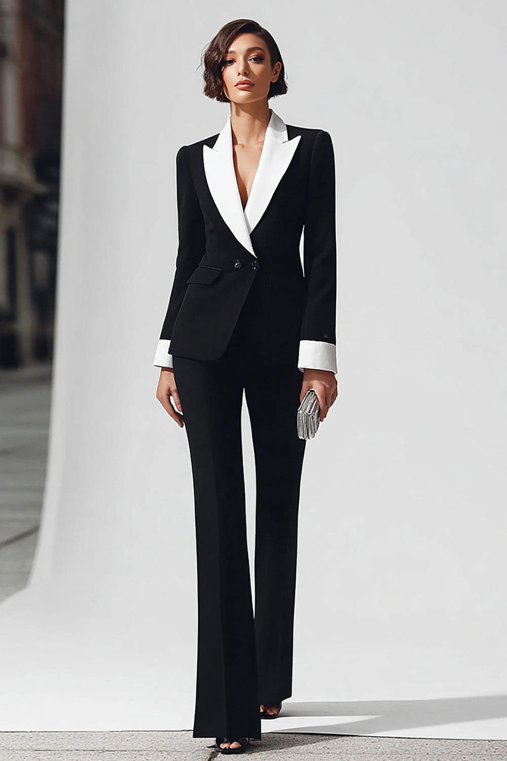 Black and White 2-Piece Peak Lapel Business Suit