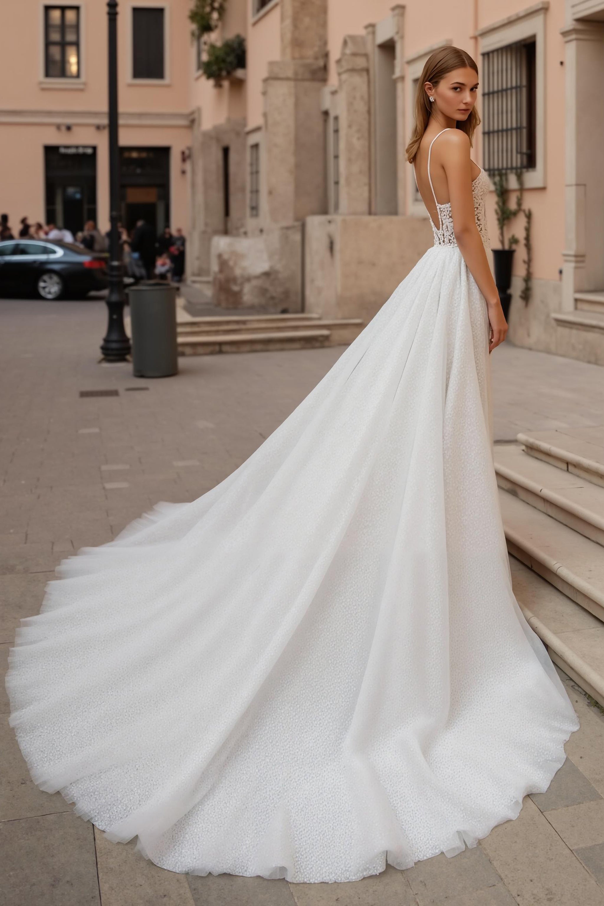 Ivory A-Line V-Neck Tulle Court Train Wedding Dress With Appliques