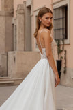 Ivory A-Line V-Neck Tulle Court Train Wedding Dress With Appliques